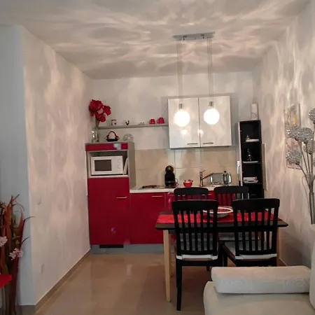 Kiki's - Apartman *
